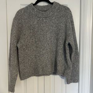 Everland gray sweater